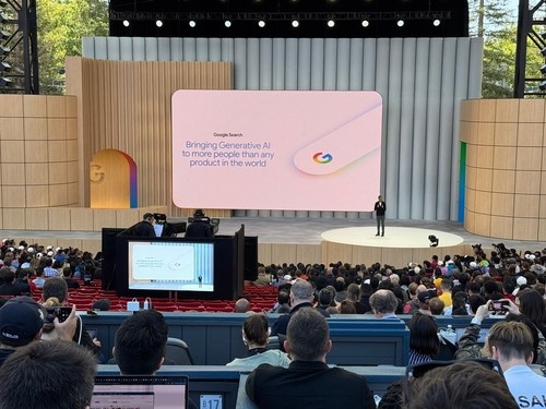 구글이 20일(현지시간) 미국 캘리포니아주 마운틴뷰에서 연례 개발자 회의(I/O)를 열고 생성형 AI를 대폭 적용한 새로운 검색 기능 등을 발표했다. [출처=연합]