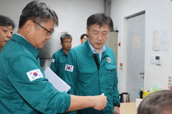 박범수 농식품부 차관이 충남 예산을 방문해 쌀 재배 조정제와 스마트축산을 현장 점검했다. [출처=농식품부]