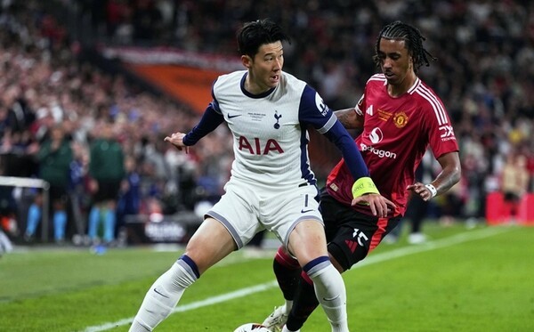 토트넘은 22일(한국시간) 스페인 빌바오의 산 마메스 경기장에서 열린 2024-2025 유럽축구연맹(UEFA) 유로파리그(UEL) 결승전에서 맨체스터 유나이티드(맨유)를 1-0으로 꺾고 우승을 차지했다. [출처=연합]