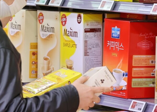 서울 시내 한 대형마트에 커피믹스가 진열돼있다. [출처=연합뉴스]