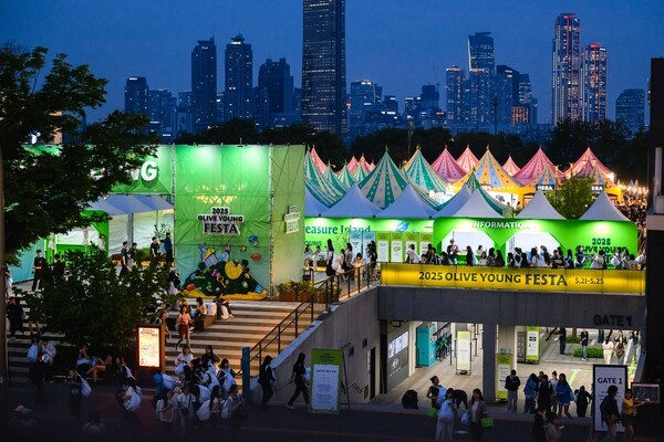 지난 21~25일 서울시 용산구 노들섬 일대에서 진행한 ‘2025 올리브영 페스타’가 5일간 3만3000명의 관람객과 글로벌 바이어·인플루언서, K뷰티 산업 종사자 등 3700명 이상이 참여한 가운데 성료했다. [출처=CJ올리브영]