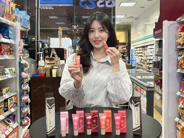 GS리테일이 운영하는 편의점 GS25는 오는 29일 색조 전문 브랜드 '손앤박'과 협업해 색조 화장품 브랜드 '손앤박 하티'(HATTY)를 선보인다고 밝혔다. [출처=GS리테일]