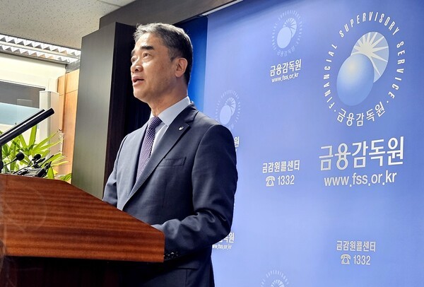 28일 서울 여의도 금융감독원에서 함용일 자본시장·회계 부원장이 자본시장 변화와 혁신을 위한 그간의 성과 및 향후 계획 관련 브리핑을 하고 있다. [출처=이해선 기자]