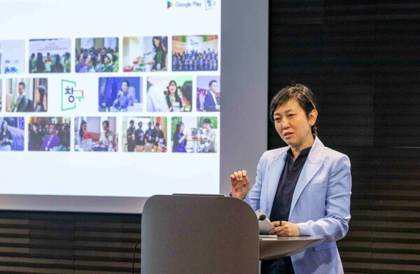 28일 서울 강남구 구글코리아 오피스에서 열린 창구 프로그램 7기 미디어 라운드테이블 행사에서 캐런 티오 구글 아시아태평양 플랫폼·디바이스 파트너십 부사장이 환영사를 하고 있다. [출처=구글 코리아]