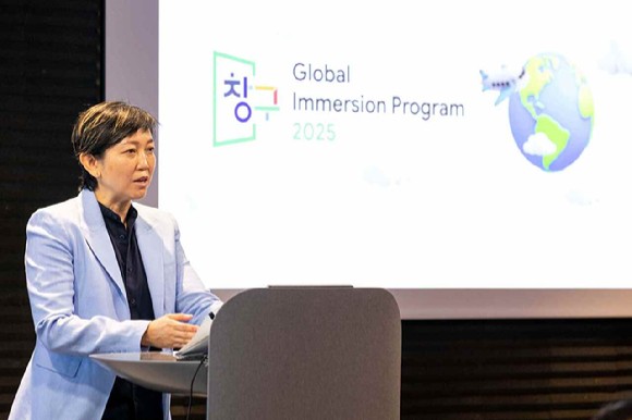 서울 강남구 구글코리아 사옥에서 열린 '창구' 프로그램 7기 간담회에서 캐런 티오 구글 아시아태평양(APAC) 지역 플랫폼·디바이스 파트너십 부사장이 발표하고 있다. [출처=구글코리아]