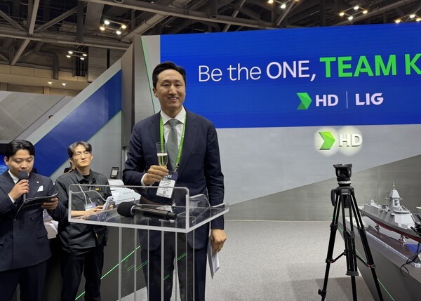 28일 MADEX 2025 현장을 찾은 정기선 HD현대 수석부회장. [출처=이혜미 기자 ]