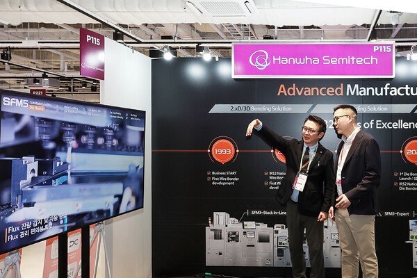 세미콘코리아 2025 현장을 찾은 김동선 미래비전총괄 부사장 [출처=한화세미텍]