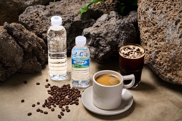 제주삼다수가 2025년 1분기 기준 시장점유율 40.4%를 기록하며 27년 연속 1위 자리를 굳건히 지켜냈다. [출처=제주삼다수]