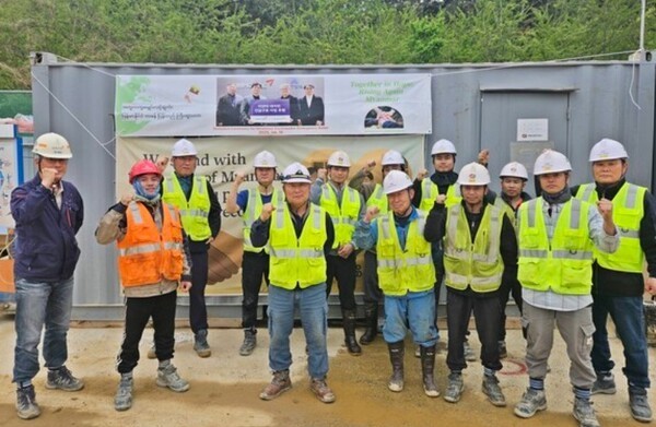 금호건설 전국 현장에 설치된 위로 현수막. [출처=금호건설]