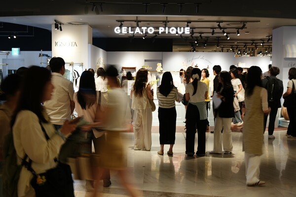 30일 오픈과 함께 인파가 몰린 젤라또피케 롯데월드타워 팝업스토어 모습. [출처=SE international]