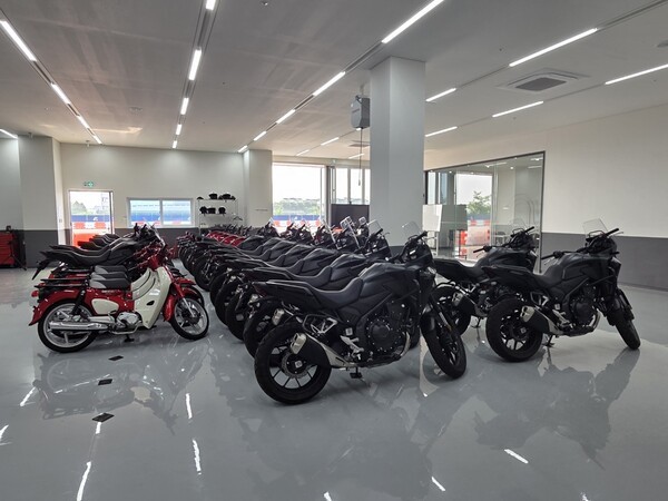 혼다 에듀케이션 센터에 모터사이클이 진열된 모습 [출처=박성호 기자]