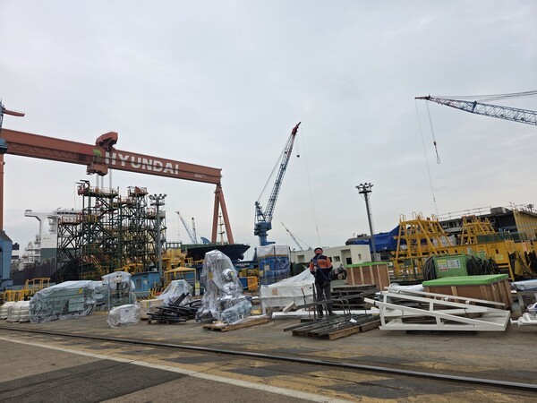 선박 건조를 위한 자재들이 정리된 '야드(Yard)' [출처=진명갑 기자]