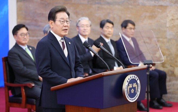 이재명 대통령이 4일 서울 여의도 국회에서 열린 제21대 대통령 취임선서식에서 취임 연설을 하고 있다.[출처= 연합]