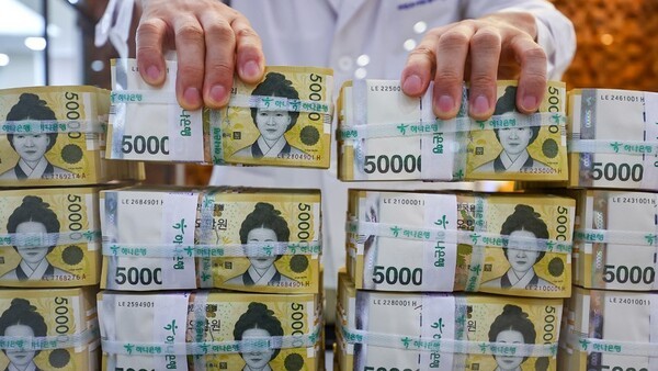 지난달 정부가 조기 대선을 앞두고 재정 운용을 중단한 것으로 나타났다. [출처=연합뉴스]