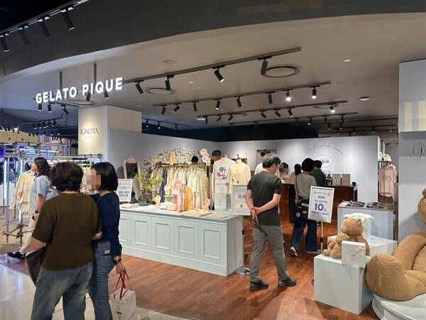 젤라또피케는 서울 잠실 롯데월드타워 에비뉴엘 지하 1층에서 오는 19일까지 팝업스토어를 운영한다. 여성 제품뿐만 아니라 옴므·키즈·베이비 라인업까지 고르게 구성, 커플룩과 패밀리룩 수요도 적극 공략에 나서고 있다. [출처=전제형 기자]