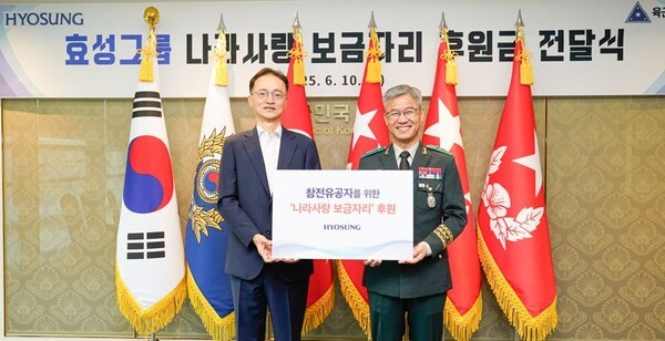 이정원 효성 커뮤니케이션실장(사진 왼쪽)과 신은봉 육군 인사사령관. [출처=효성]