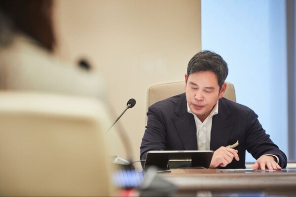 정용진 신세계그룹 회장이 허위사실 유포에 강경 대응하기로 결정했다. [출처=신세계]