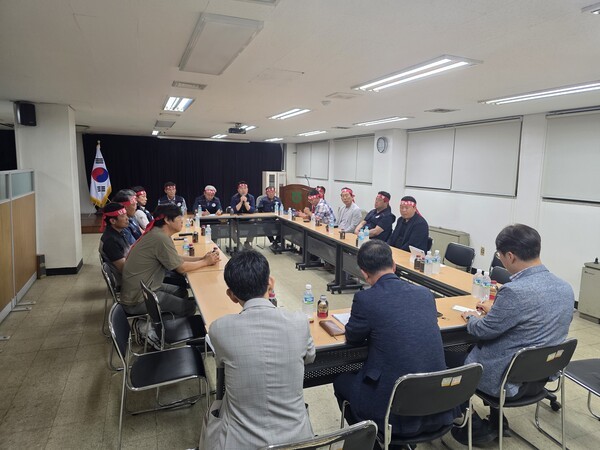 전국한우협회 경북도지회가 10일 고령공판장 항의방문했다. [출처=한우협회]