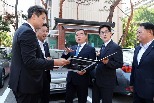 김보현 대우건설 사장 개포우성 7차 방문[출처= 대우건설]