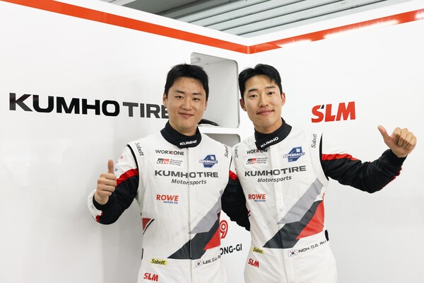 금호타이어 레이싱 팀의 이창욱(왼쪽)과 노동기가 슈퍼레이스 3라운드 6000클래스 예선 1위와 2위를 차지했다. [출처=금호타이어]