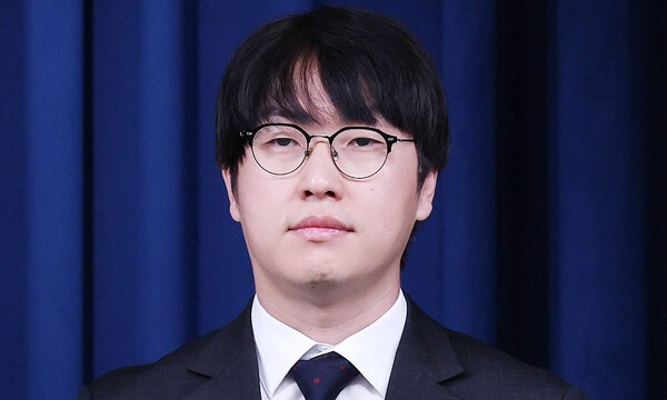 15일 서울 용산구 대통령실 청사에서 열린 인선 관련 브리핑에서 AI 미래기획수석에 임명된 하정우 네이버AI혁신센터장 [출처=연합]