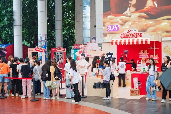 농심은 지난 5월부터 약 한 달간 중국 6개 대학에서 캠퍼스 팝업스토어를 운영하며 현지 생산·판매 중인 ‘신라면 툼바’의 마케팅에 나섰다. [출처=농심]