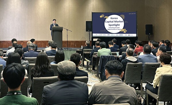 민경욱 한국거래소 코스닥시장본부장이 17일 18시 미국 보스턴에서 열린 "코리아 캐피탈 마켓 스포트라이트(Korea Capital Market Spotlight)' 행사에 앞서 인사말을 하고 있다.[출처= 한국거래소]