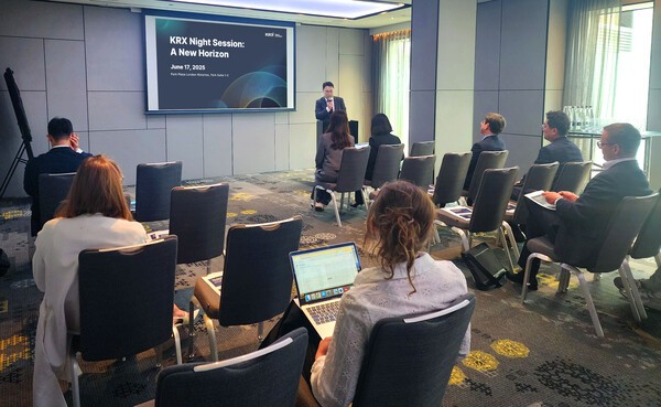 한국거래소 파생상품시장본부는 17일 영국 런던에서 'KRX 파생상품 투자설명회'를 개최해 현지 주요 기관투자자들을 대상으로 K-파생시장 글로벙 마케팅 활동을 전개했다.[출처= 한국거래소]