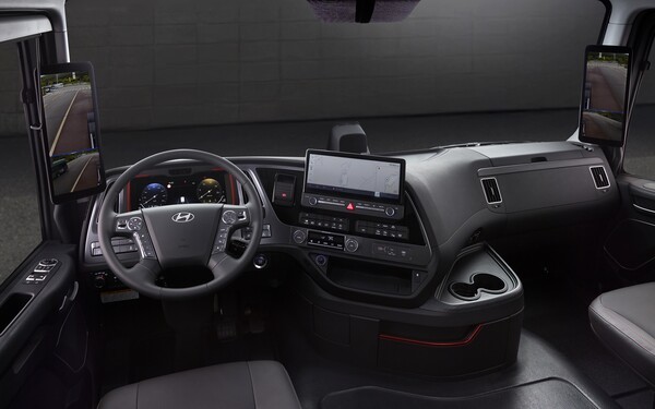 더 뉴 엑시언트 내부 [출처=현대자동차]