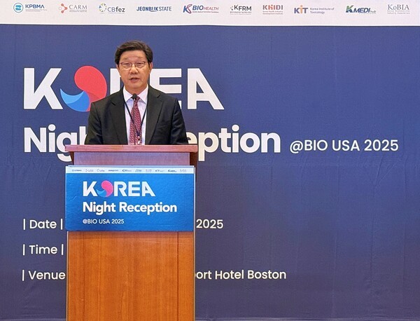 지난 18일(현지시간) 열린 ‘코리아 나잇 리셉션’ 행사에서 노연홍 한국제약바이오협회장이 개회사를 하고 있다. [출처=한국제약바이오협회]
