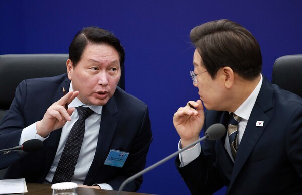 이재명 대통령이 20일 울산전시컨벤션센터에서 인공지능(AI) 글로벌 협력 기업 간담회를 주재하고 있다. [출처=연합뉴스]