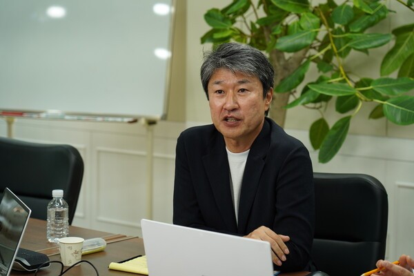 송호준 에코프로 대표가 최근 지주사 직원들을 대상으로 온라인 경영 설명회를 진행하고 있는 모습 [출처=에코프로그룹]