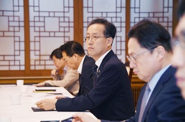 이형일 기획재정부 장관 직무대행 1차관이 6월 23일 오전 서울 종로구 정부서울청사에서 열린 '중동사태 관계기관 합동 비상대응반 회의'를 주재, 모두발언을 하고 있다. [출처=기획재정부]