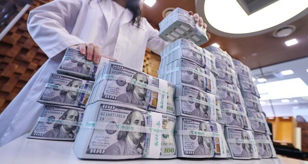 지난 21일(현지시각) 미국이 이스라엘과 무력 충돌을 벌이고 있는 이란에 대한 핵시설 공습을 단행하면서 원·달러 환율, 국제유가 상승 등 금융·산업시장에서의 불확실성이 확대되고 있다. [출처=연합뉴스]