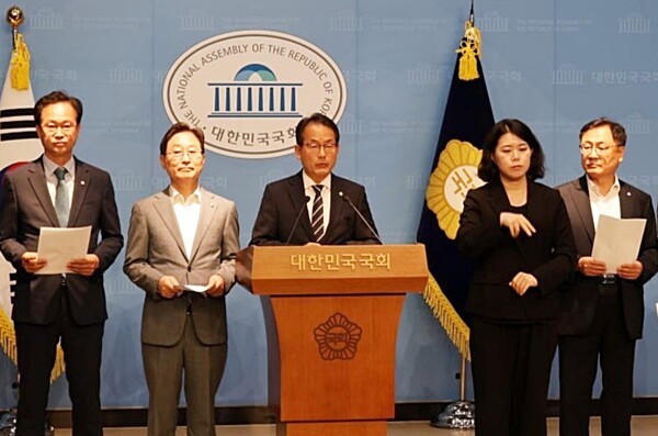 더불어민주당 강준현 의원(세종을)은 25일, 세종시를 명실상부한 행정수도로 완성하기 위한 '행정수도 건립을 위한 특별조치법률안'을 대표 발의했다고 밝혔다. [출처=강준현 의원실]