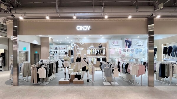 이랜드리테일의 애슬레저 브랜드 신디(CINDY)가 서울 광진구에 위치한 NC이스트폴에 신규 매장을 열고 여름 시즌 공략에 나선다. [출처=이랜드리테일]