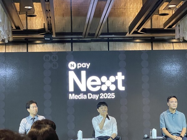 (왼쪽부터) 조재박 네이버페이 부사장(Inno.Biz 총괄), 박상진 대표, 이승배 부사장(CTO)이 26일 서울 종로구 포시즌스 호텔에서 개최한 출범 10주년 기념 'Npay 미디어데이 2025'에서 질의응답 시간을 갖고 있다. [출처=이경은 기자]