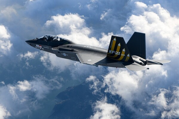 KF-21 시제기 복좌형(4호기)의 모습.[출처=KAI]