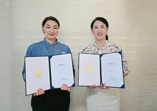 제너시스BBQ그룹의 계열사인 아이캔리부트가 부동산 종합관리 전문기업 타워피엠씨와 아파트 단지 내 식문화 서비스 혁신과 커뮤니티 활성화를 위한 전략적 업무협약(MOU)을 체결했다. [출처=제너시스BBQ]