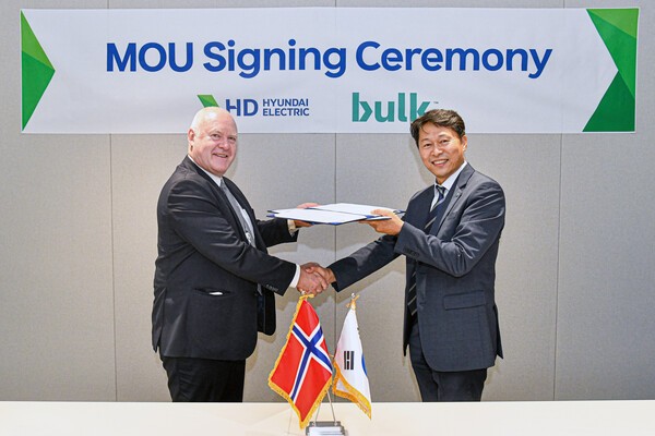 HD현대일렉트릭은 최근 노르웨이의 데이터·통신 인프라 전문 기업 벌크 인프라스트럭처(Bulk Infrastructure)와 데이터센터용 전력변압기, 고압차단기 등 전력기자재 공급 협력을 위한 업무협약(MOU)을 체결했다. [출처=HD현대일렉트릭 ]