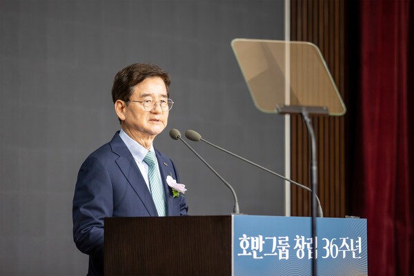 김선규 호반그룹 회장이 '호반그룹 창립 36주년 기념식'에서 기념사를 하고 있다.[출처=호반그룹]