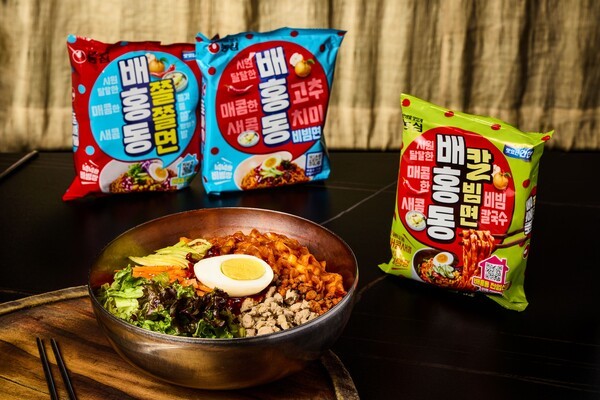 농심이 서울 용산구 대표 돼지고기 맛집 ‘남영돈’과 손잡고 배홍동칼빔면을 활용한 여름 한정 메뉴 ‘남영돈 배칼’을 선보인다. [출처=농심]