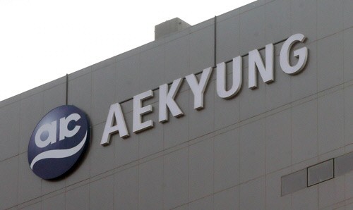 애경산업의 최대주주인 AK홀딩스 및 애경자산관리가 보유한 지분 63.38%의 매각을 둘러싼 인수전이 본격화되고 있다. [출처=연합]