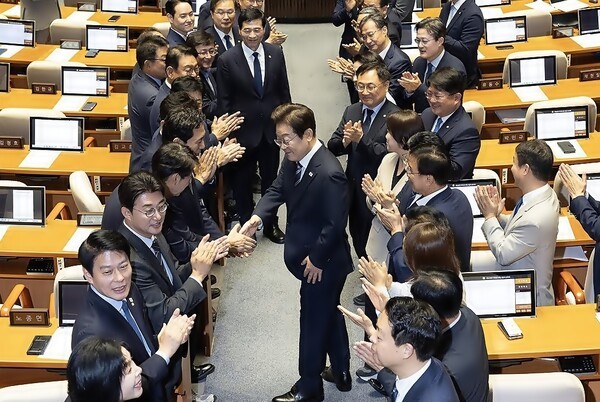 이재명 대통령이 지난달 26일  첫 시정연설을 위해 국회에 입장하고 있는 모습. [출처=연합]