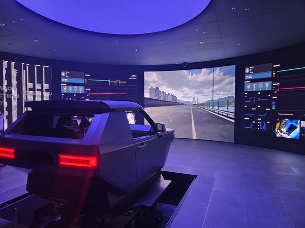 시뮬레이션 룸에서 시연 중인 가변 테스트 벅 [출처=박성호 기자]