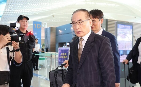 위성락 국가안보실장이 한미 간 통상·안보 현안 협의를 위해 6일 미국 워싱턴DC로 출국했다. [출처=연합]