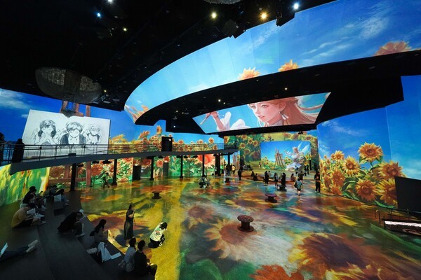 스마일게이트 '로스트아크' 미디어아트 전시 '빛의 여정' 전경. [출처=스마일게이트]