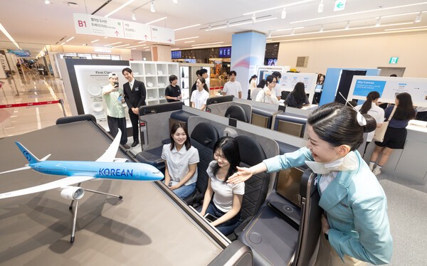 대한항공 'BRAND NEW KE' 팝업스토어에서 다양한 고객 참여 프로그램이 진행되는 모습.[출처=대한항공]