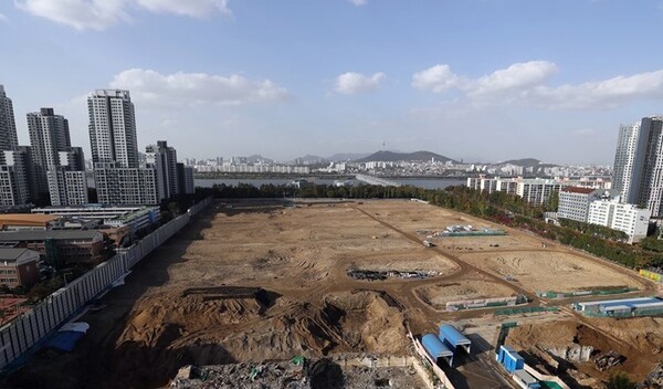 국토교통부는 전국 지역주택조합 사업에 대한 분쟁 현황 조사 결과, 전체 618개 조합 중 187개 조합(30.2%)에서 293건의 민원 등 분쟁이 발생한 것으로 나타났다.[출처=연합]