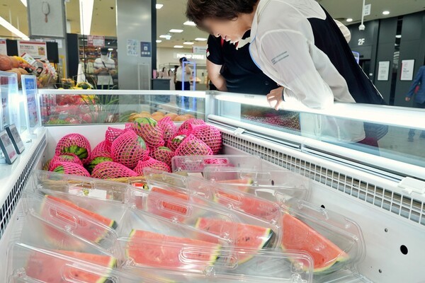 연일 폭염이 이어지면서 여름 제철 과채류 가격이 폭등하고 있다. [출처=연합뉴스]